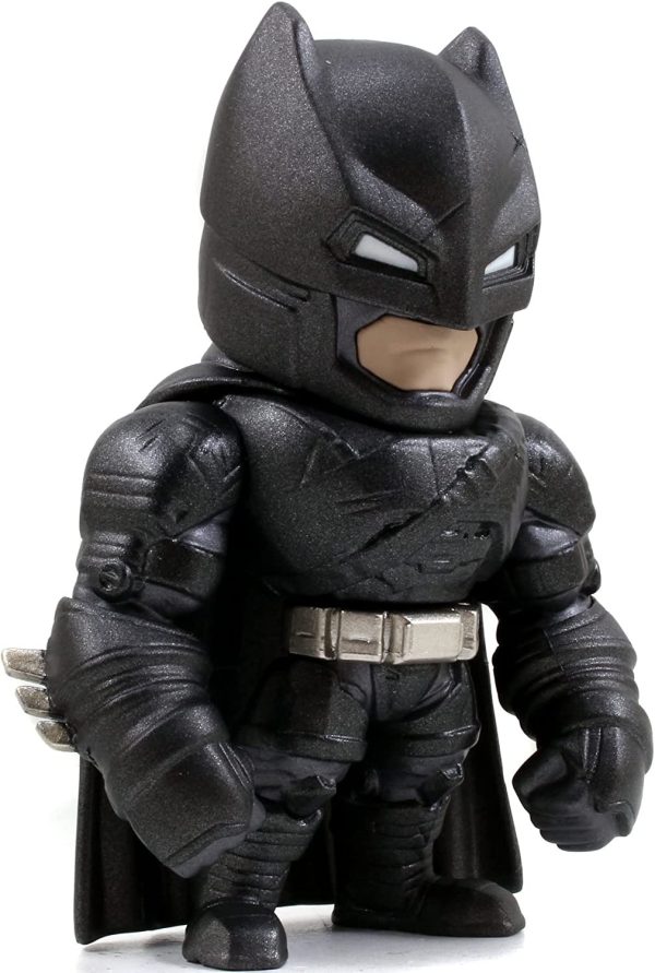 FIGURA METAL BATMAN ARMORED VS SUPERMAN 10 CM - Image 4