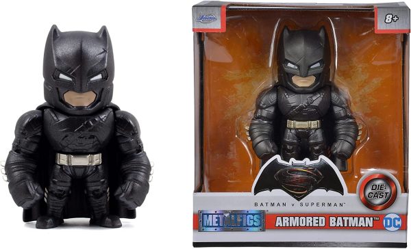FIGURA METAL BATMAN ARMORED VS SUPERMAN 10 CM - Image 7